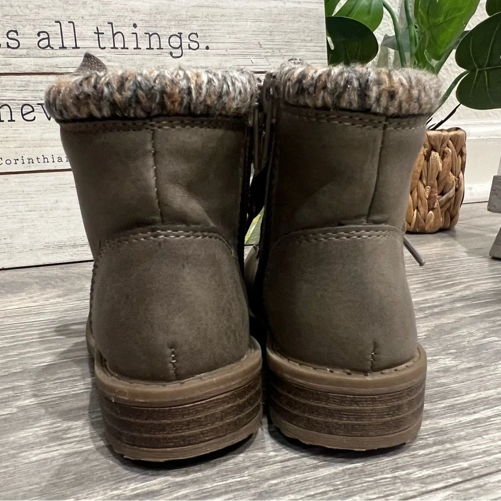 Madden Girl Kids’ Brown Lace-Up Combat Ankle Boots w Knit Trim. Size 6 Baby